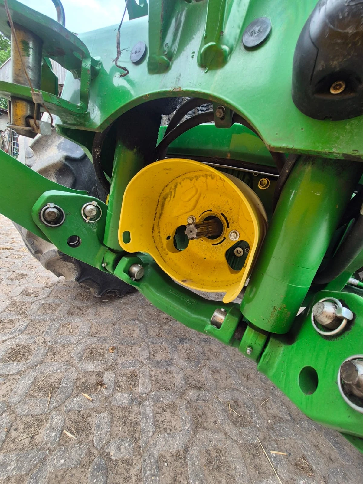 Трактор John Deere 5115R С ТОВАРАЧ САМО 1800 ЧАСА ЛИЗИНГ, снимка 6 - Селскостопанска техника - 54874483