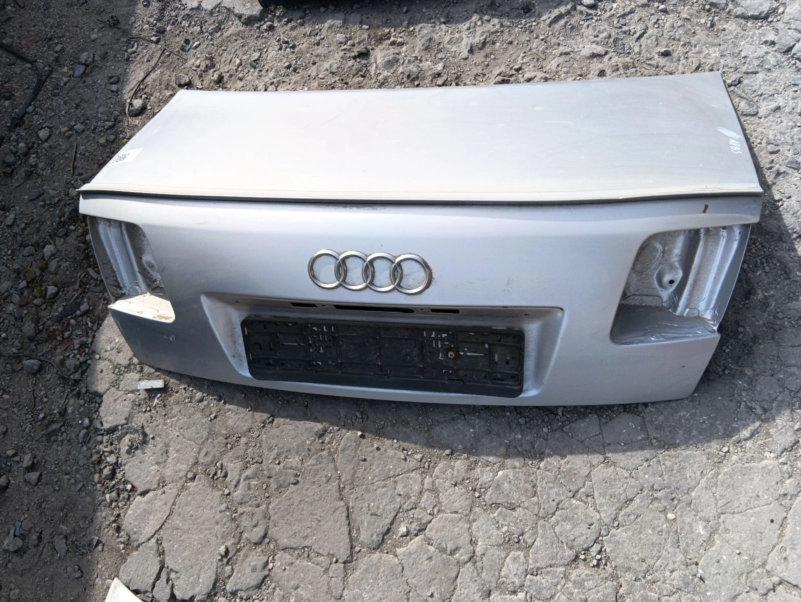капак заден светлосив Audi A8