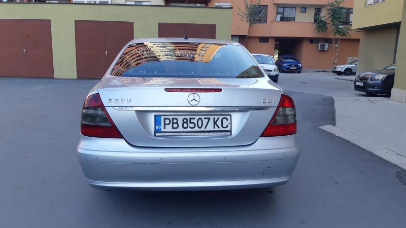 Mercedes-Benz E 220 Cdi Avangarde Facelift, снимка 5 - Автомобили и джипове - 47264338