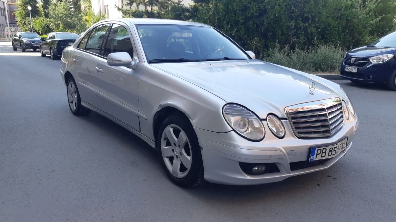 Mercedes-Benz E 220 Cdi Avangarde Facelift, снимка 3 - Автомобили и джипове - 47264338