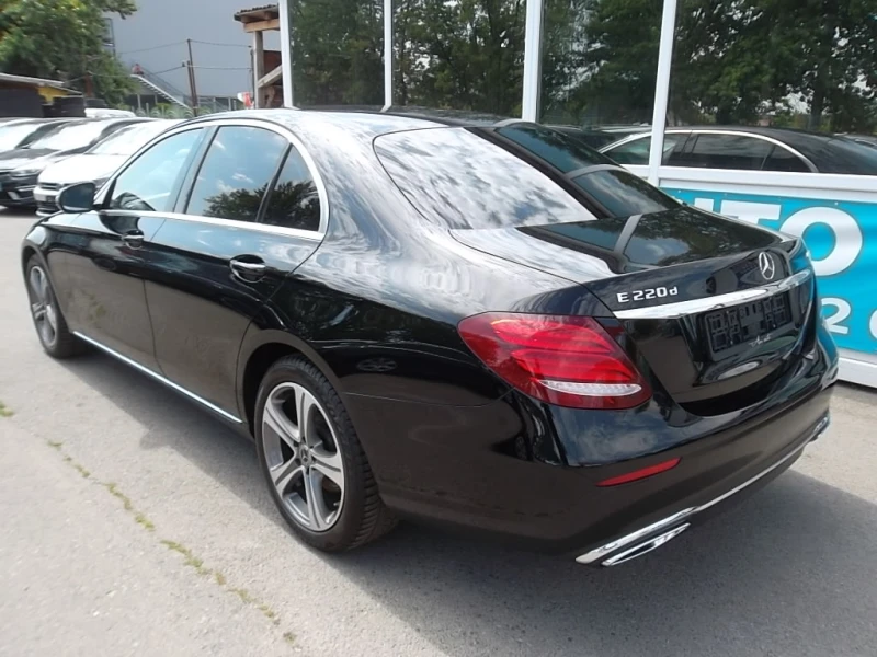 Mercedes-Benz E 220 4matic AMG line, снимка 2 - Автомобили и джипове - 46855268