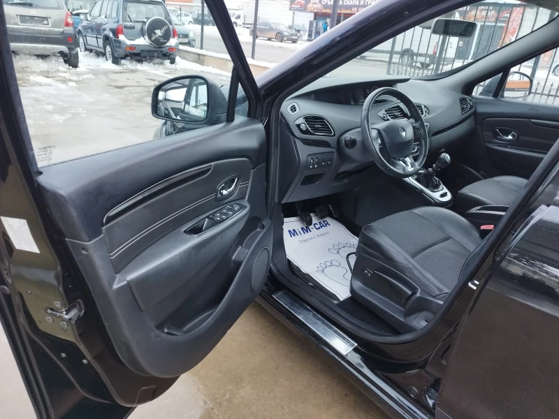 Renault Scenic 1.2i 16v, снимка 9 - Автомобили и джипове - 48667771