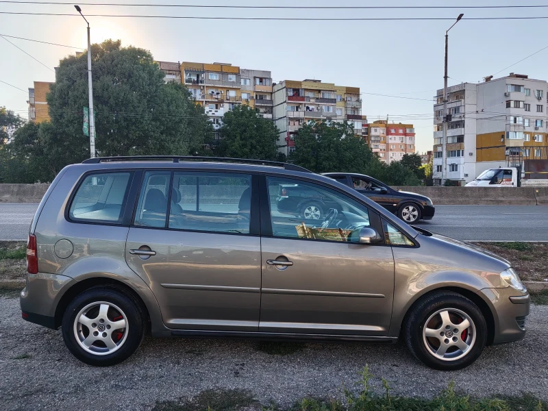 VW Touran 1.9 tdi 105ps Navi, снимка 4 - Автомобили и джипове - 51518455
