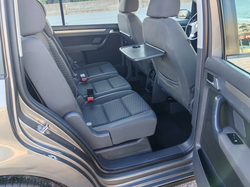 VW Touran 1.9 tdi 105ps Navi, снимка 11 - Автомобили и джипове - 51518455