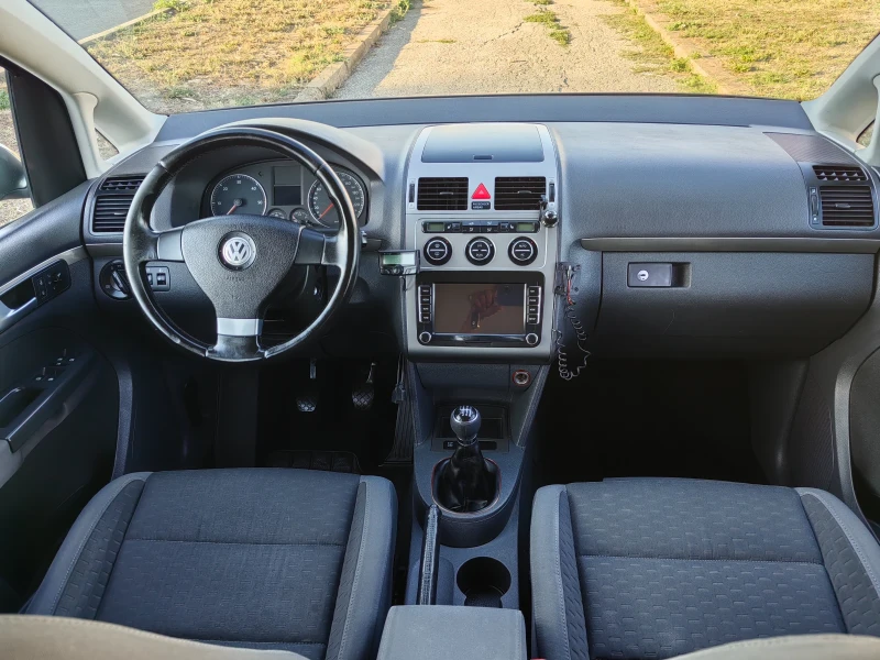 VW Touran 1.9 tdi 105ps Navi, снимка 10 - Автомобили и джипове - 51518455