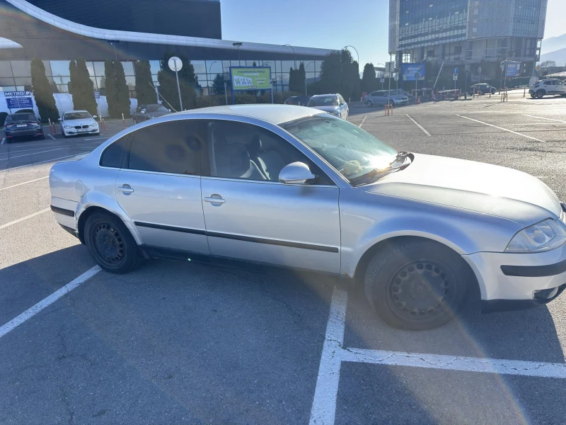 VW Passat 2.8 V6 4 motion, снимка 14 - Автомобили и джипове - 52796260