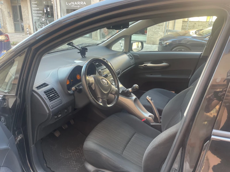 Toyota Auris 1.6, снимка 6 - Автомобили и джипове - 52364536