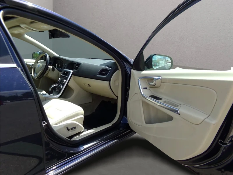 Volvo S60 * АВТО КРЕДИТ* ЦЕНА ДО БГ * СЕРВИЗНА ИСТОРИЯ * , снимка 12 - Автомобили и джипове - 52851532