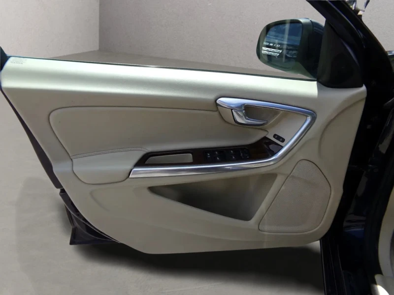 Volvo S60 * АВТО КРЕДИТ* ЦЕНА ДО БГ * СЕРВИЗНА ИСТОРИЯ * , снимка 13 - Автомобили и джипове - 52851532