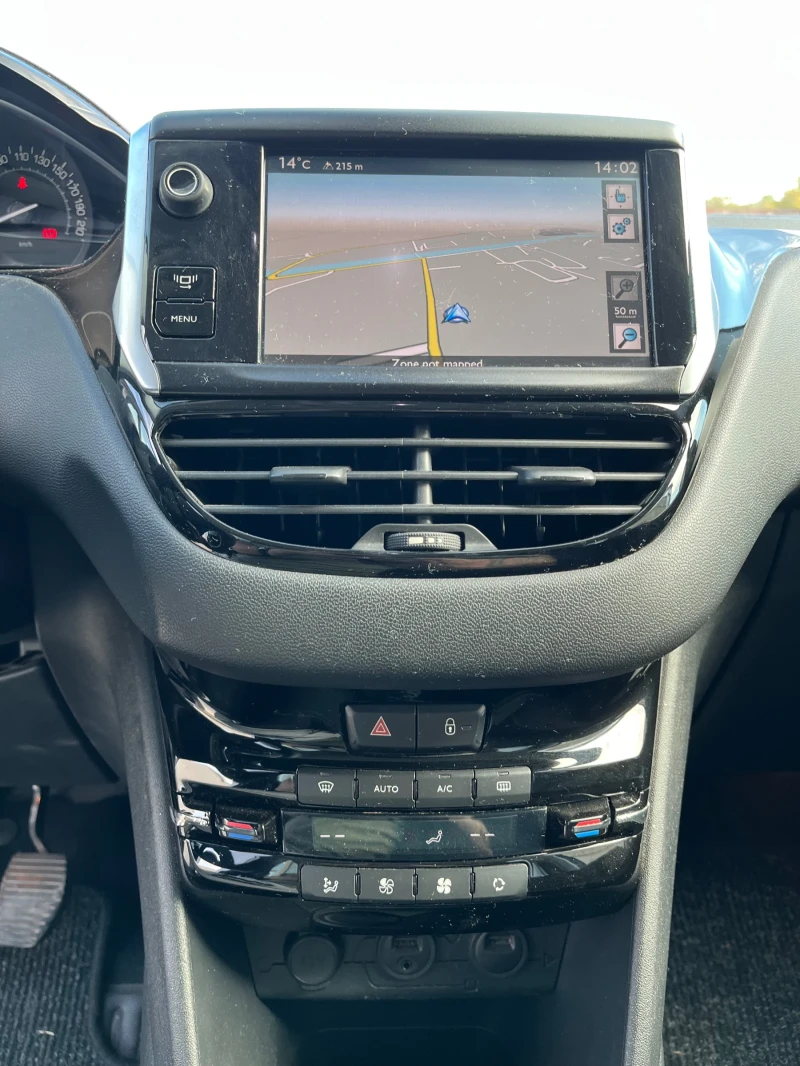 Peugeot 208, снимка 9 - Автомобили и джипове - 52931922