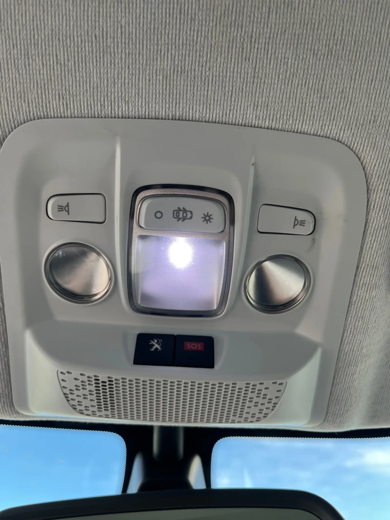 Peugeot 208, снимка 13 - Автомобили и джипове - 52931922