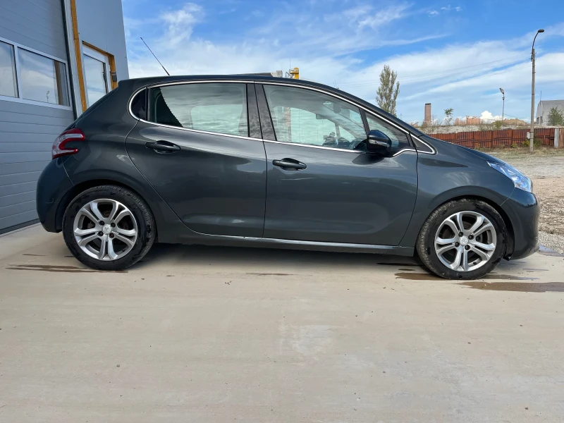 Peugeot 208, снимка 5 - Автомобили и джипове - 52931922