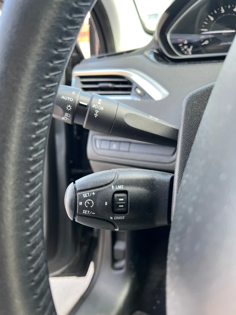 Peugeot 208, снимка 11 - Автомобили и джипове - 52931922