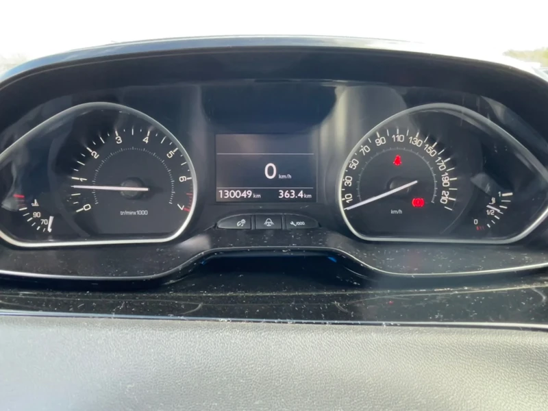 Peugeot 208, снимка 6 - Автомобили и джипове - 52931922