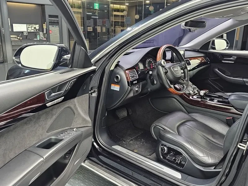 Audi A8 4.2 FSI Quattro - САМО 30% АВАНС, снимка 10 - Автомобили и джипове - 56219518