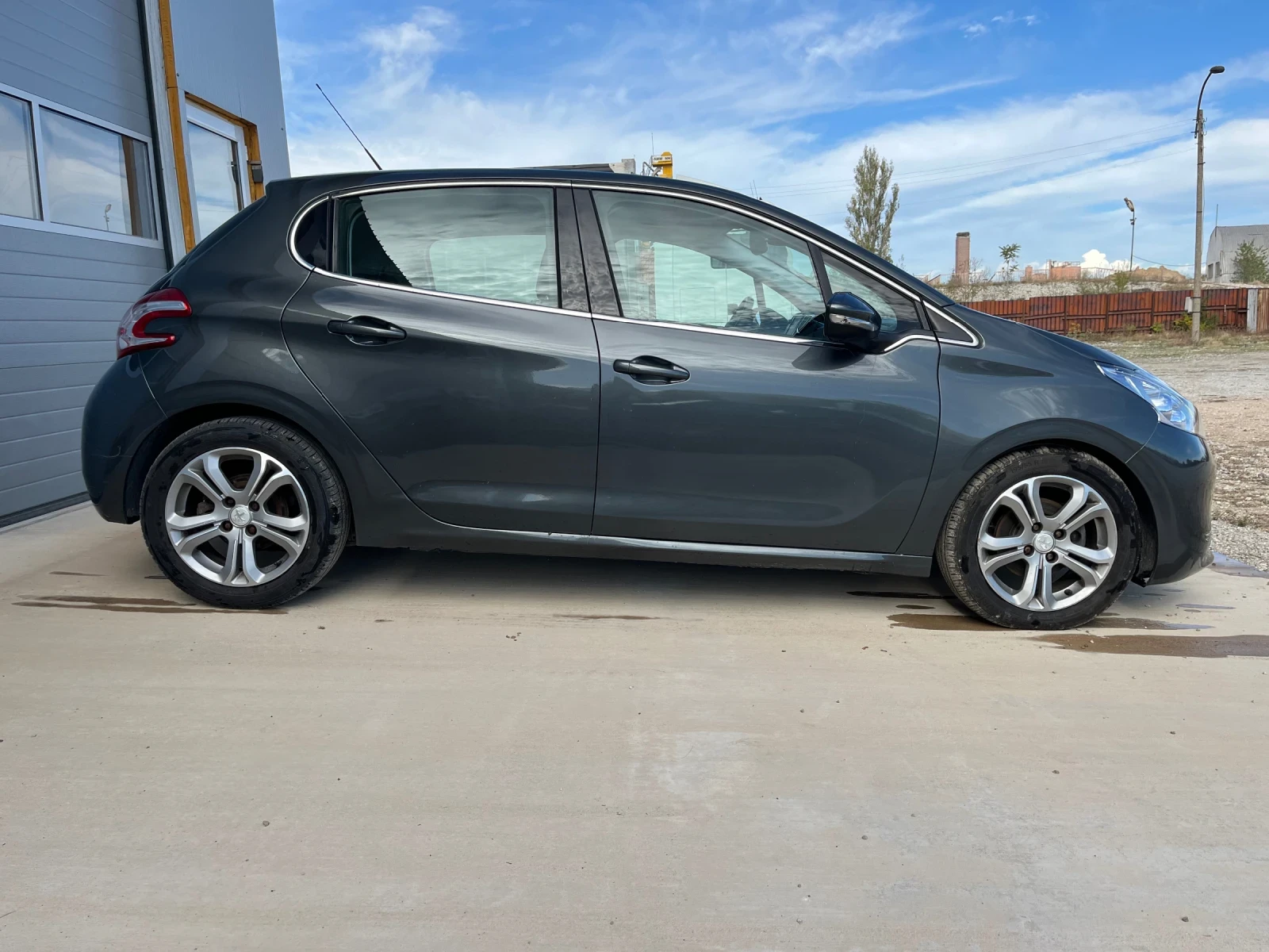 Peugeot 208  - изображение 5