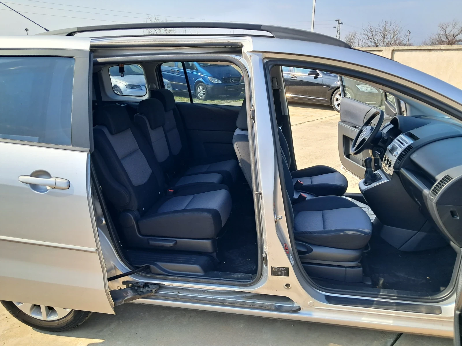 Mazda 5 2.0 D 6+ 1, снимка 12 - Автомобили и джипове - 53732925