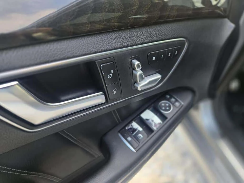 Mercedes-Benz E 400 AMG Line * Фиксирана цена до БГ * CARFAX * , снимка 16 - Автомобили и джипове - 54039005