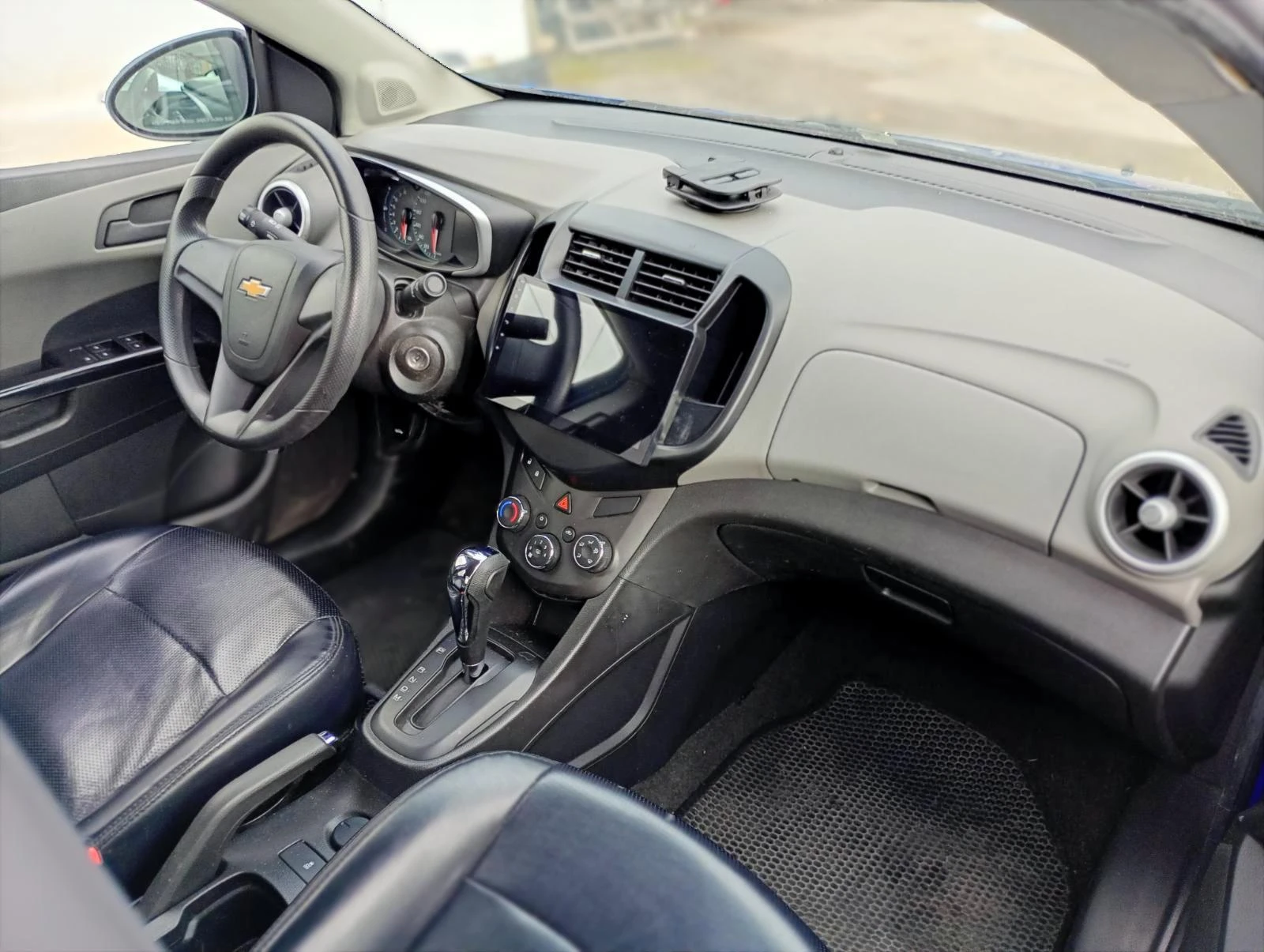 Chevrolet Aveo LT300 Automatic, снимка 9 - Автомобили и джипове - 54490909
