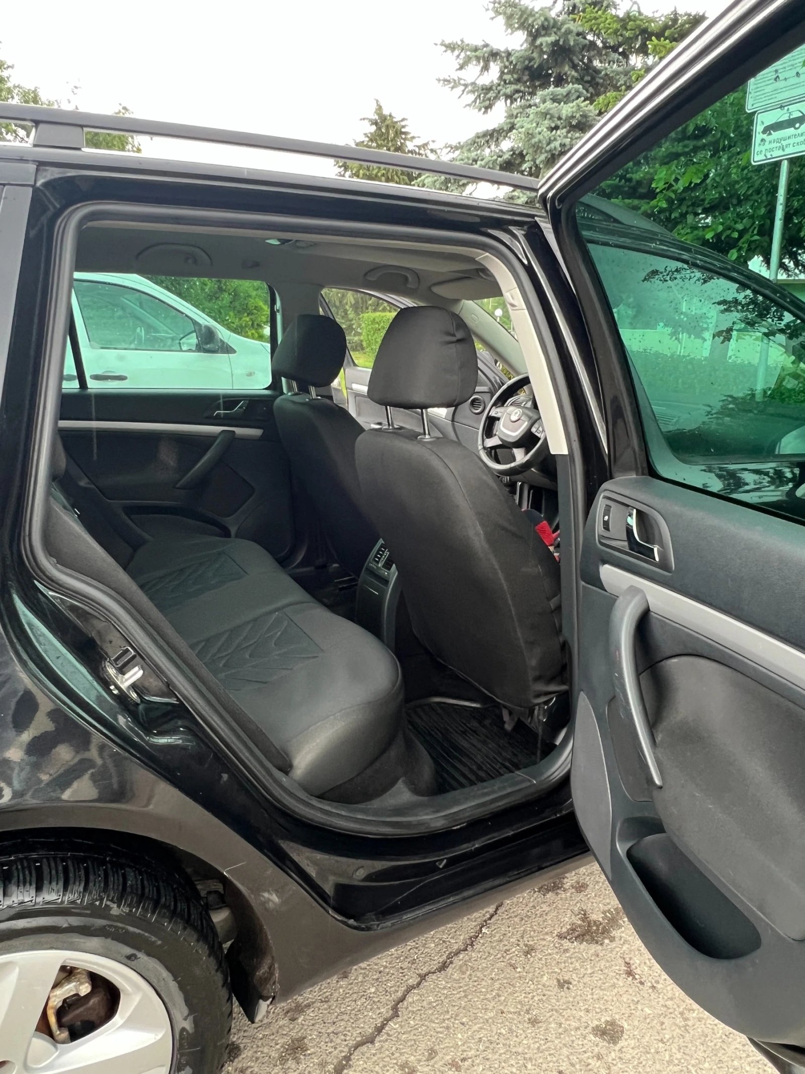 Skoda Octavia TDI 4x4, снимка 12 - Автомобили и джипове - 54716527