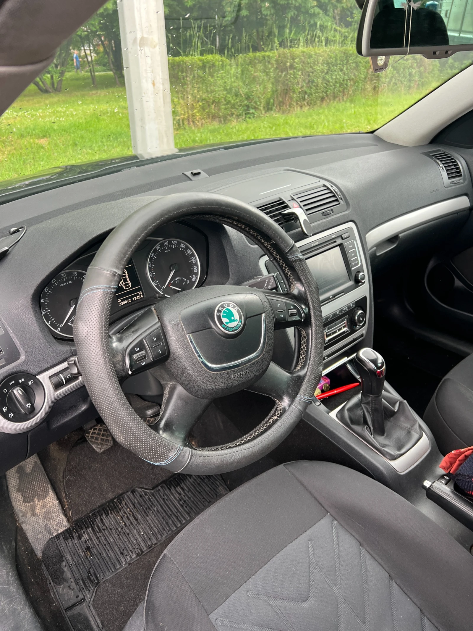 Skoda Octavia TDI 4x4, снимка 14 - Автомобили и джипове - 54716527