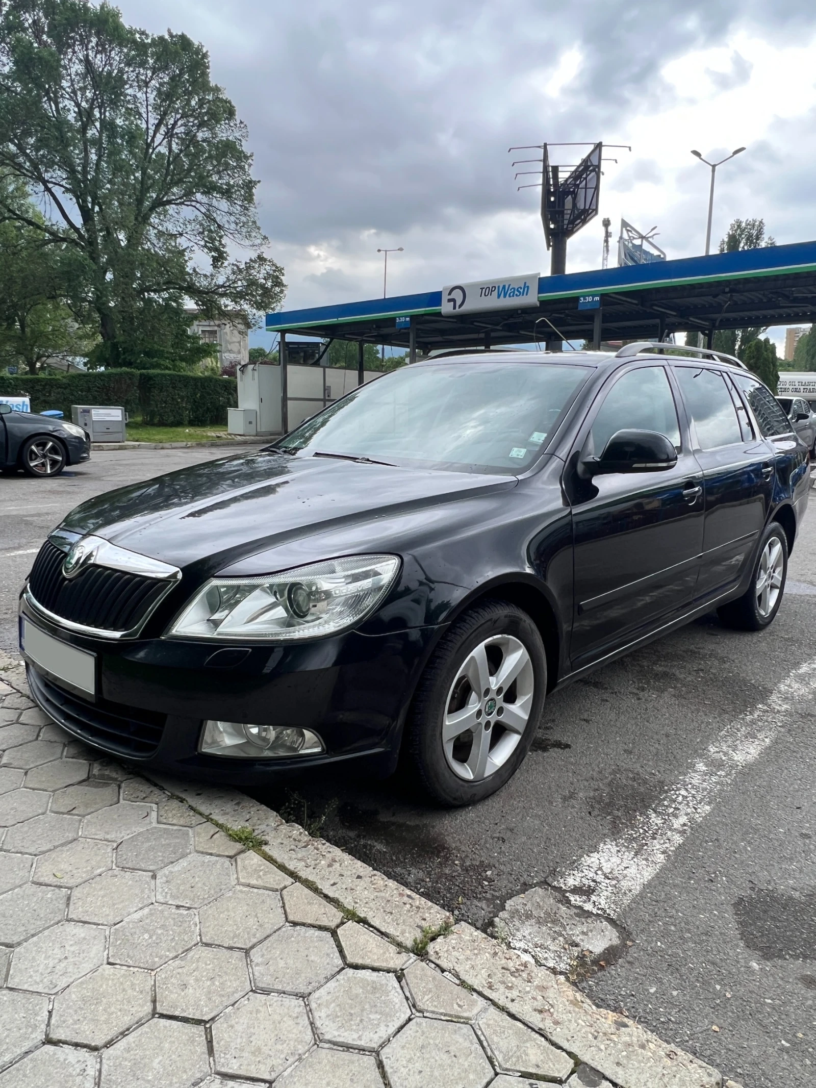 Skoda Octavia TDI 4x4, снимка 4 - Автомобили и джипове - 54716527