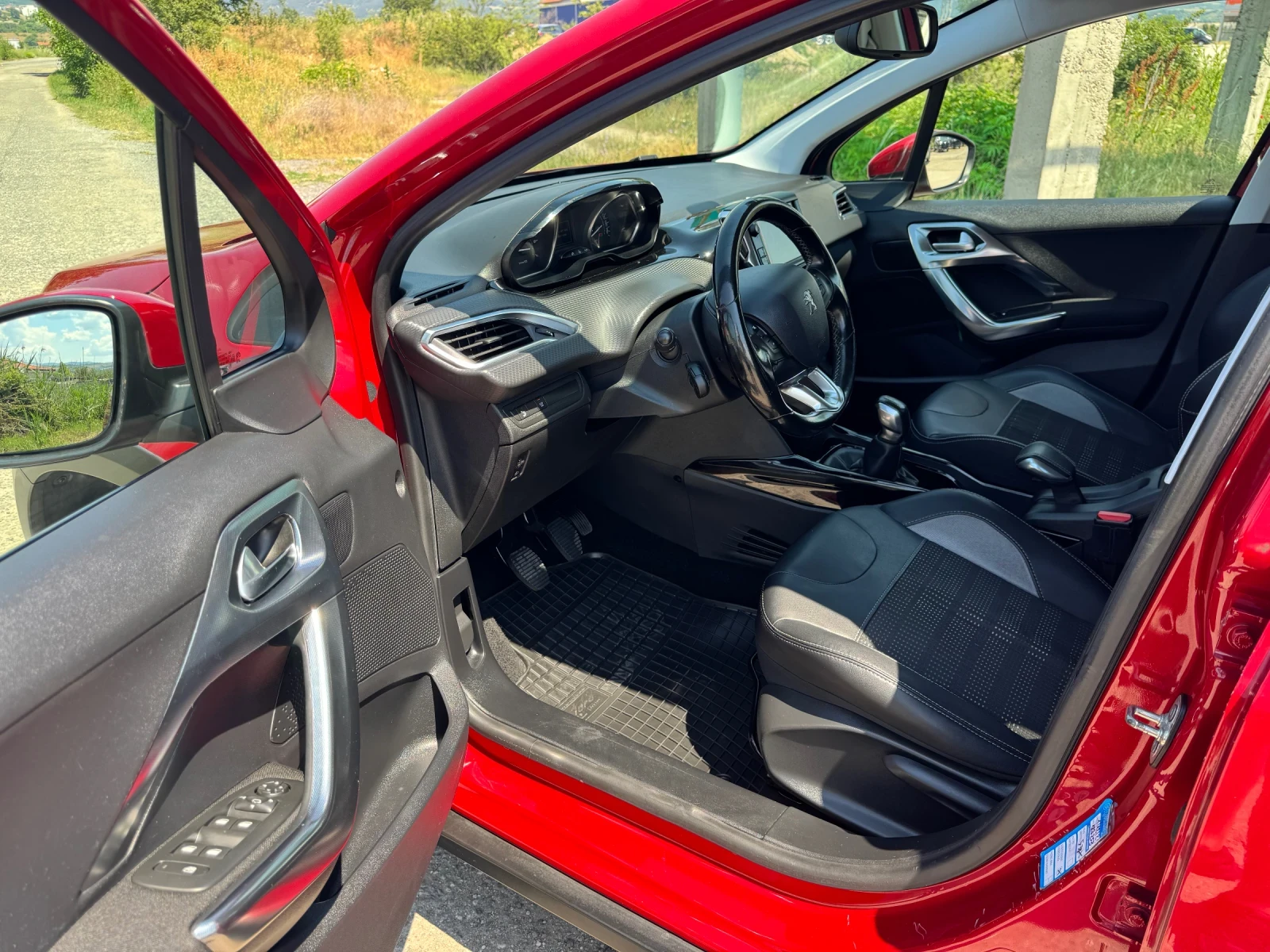 Peugeot 2008 1.2T * ALLURE* CAMERA* SERVICE* , снимка 9 - Автомобили и джипове - 54835472