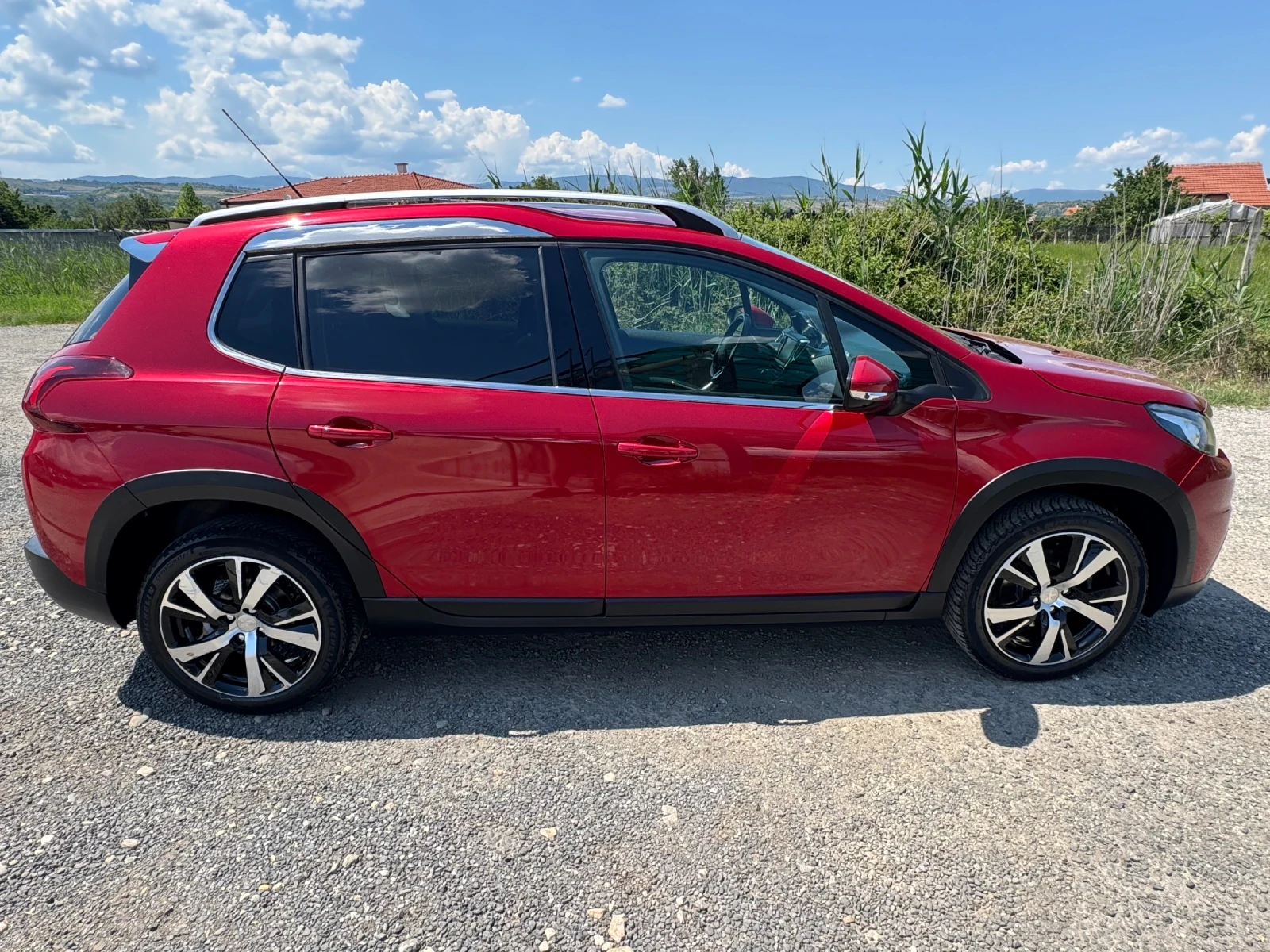 Peugeot 2008 1.2T * ALLURE* CAMERA* SERVICE* , снимка 4 - Автомобили и джипове - 54835472