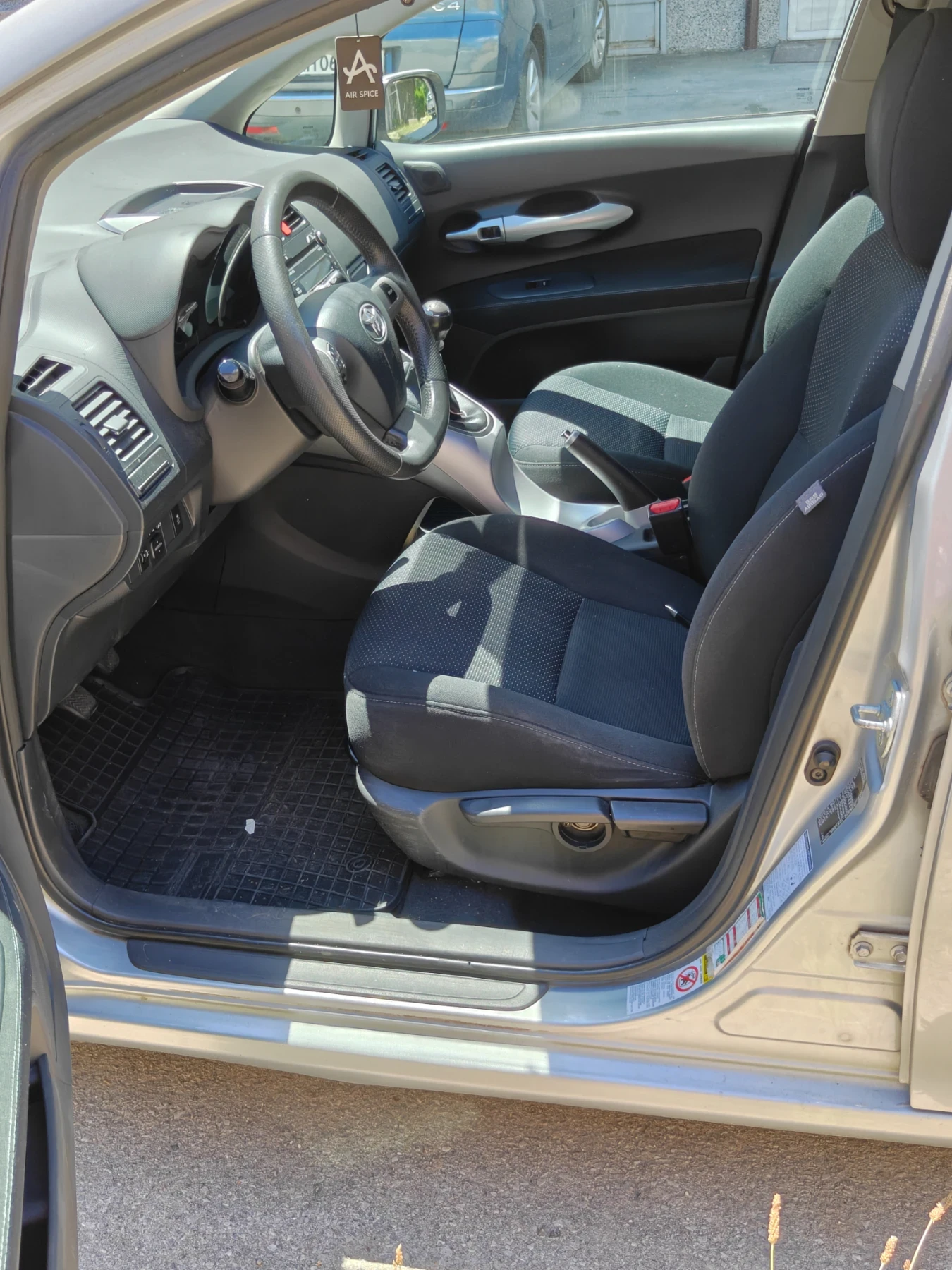 Toyota Auris, снимка 5 - Автомобили и джипове - 54918643