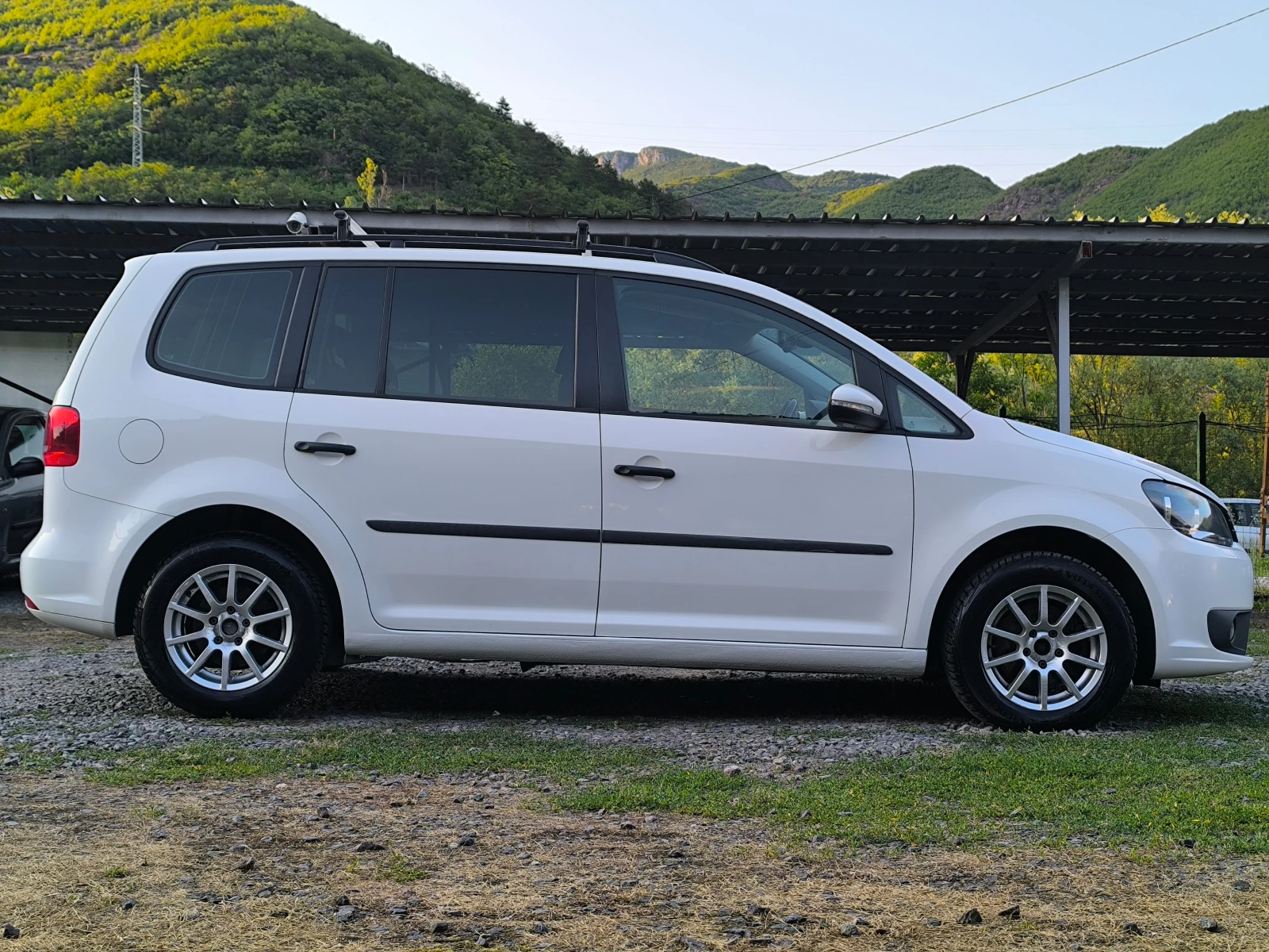 VW Touran FACE-1.6TDI-105кс-АВТОМАТИК-НАВИГАЦИЯ-EURO 5 !!!, снимка 2 - Автомобили и джипове - 55202421
