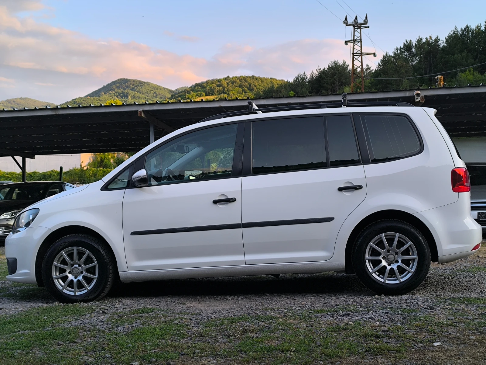 VW Touran FACE-1.6TDI-105кс-АВТОМАТИК-НАВИГАЦИЯ-EURO 5 !!!, снимка 6 - Автомобили и джипове - 55202421