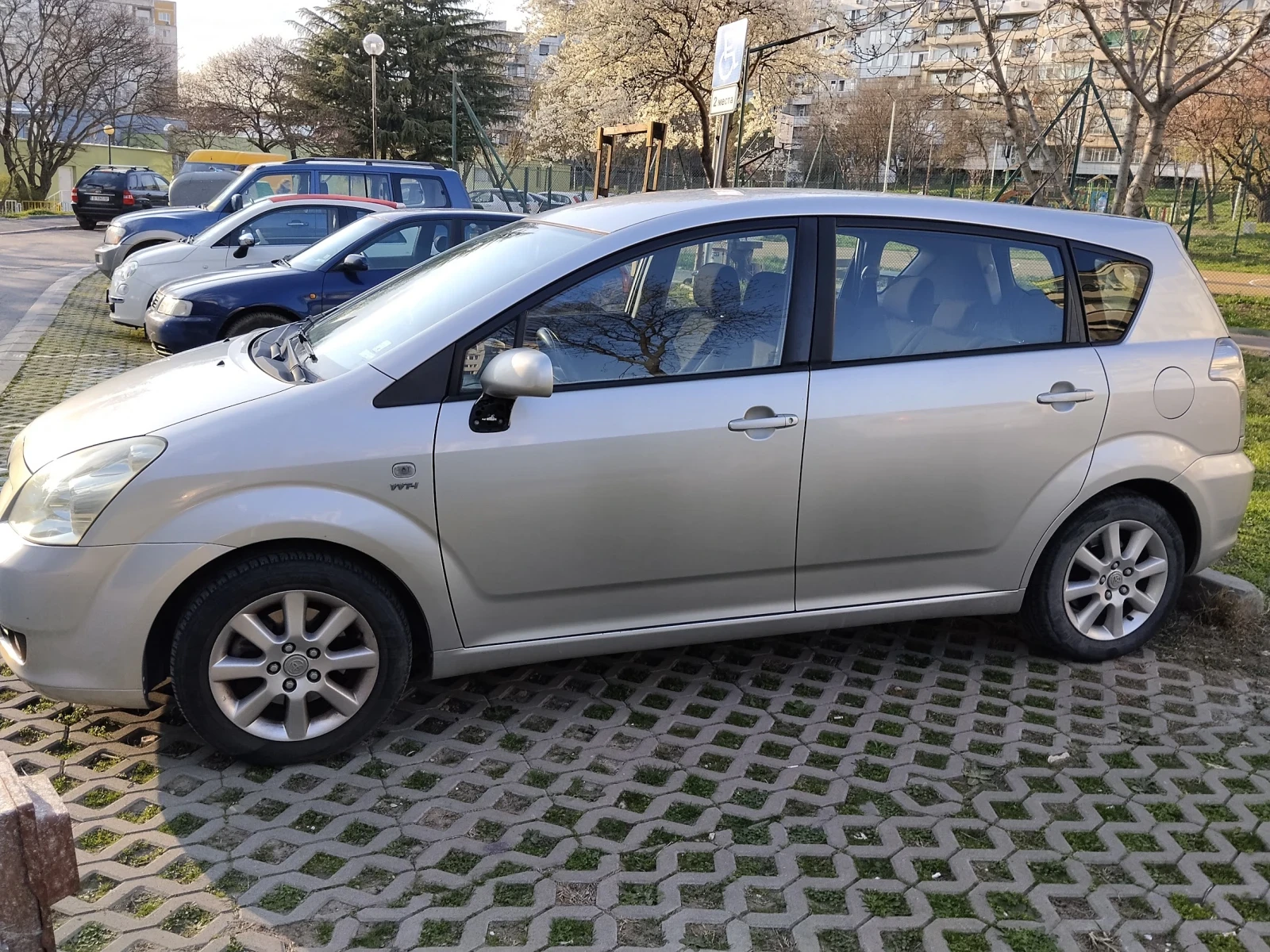 Toyota Corolla verso, снимка 8 - Автомобили и джипове - 55300712