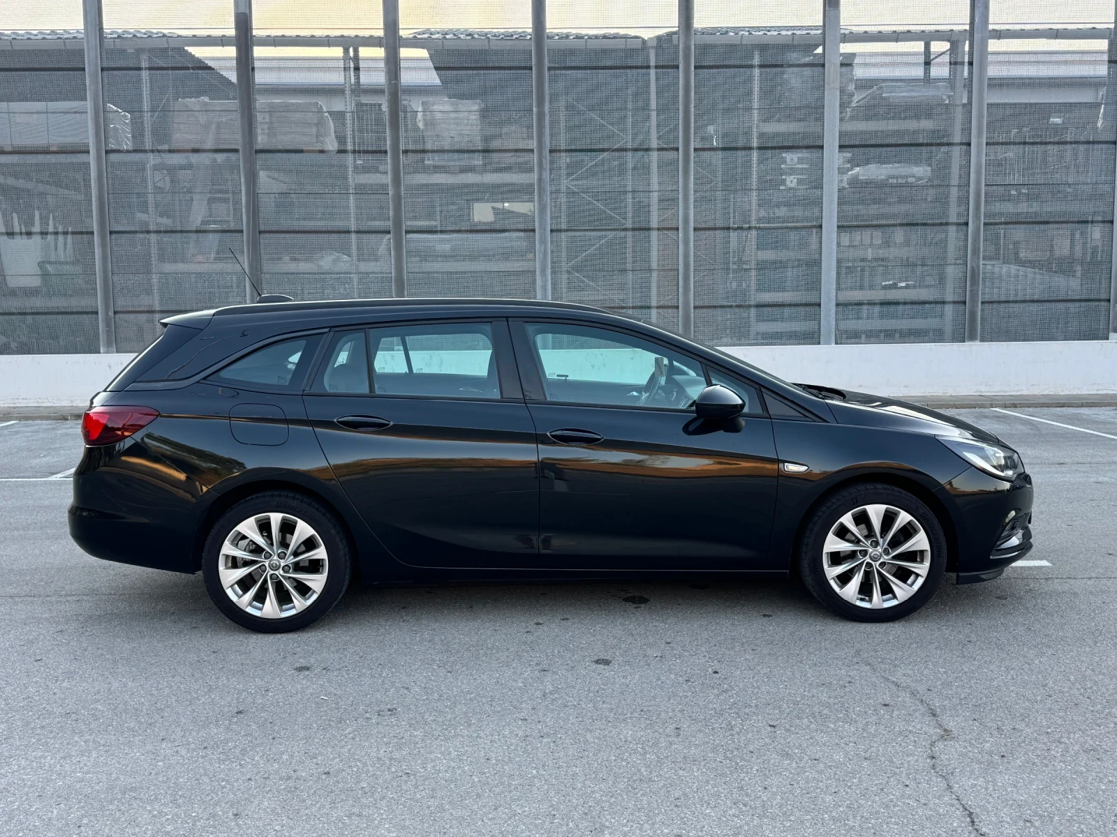 Opel Astra 1.4 TURBO , снимка 4 - Автомобили и джипове - 55675667