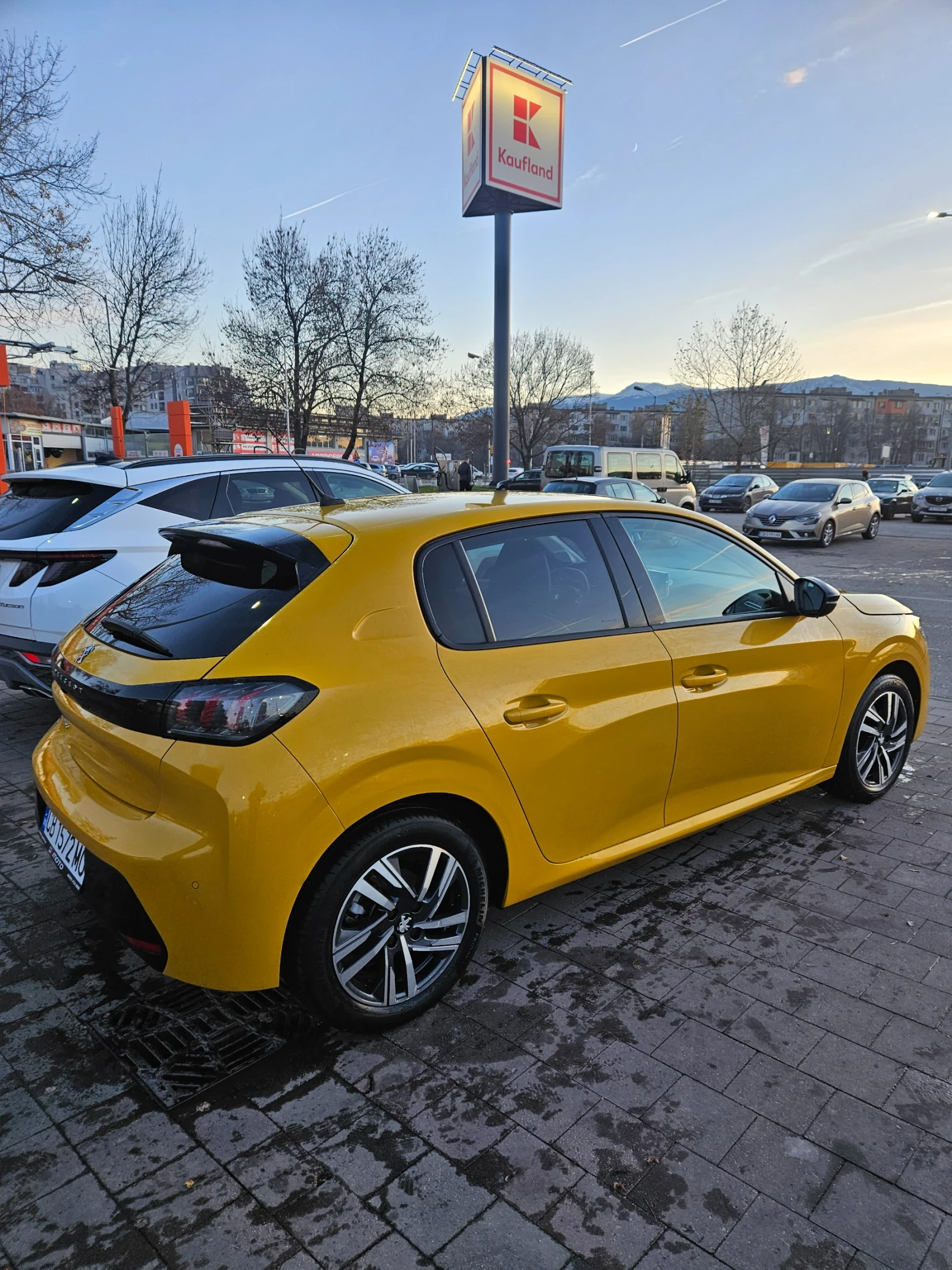 Peugeot 208, снимка 12 - Автомобили и джипове - 56449404