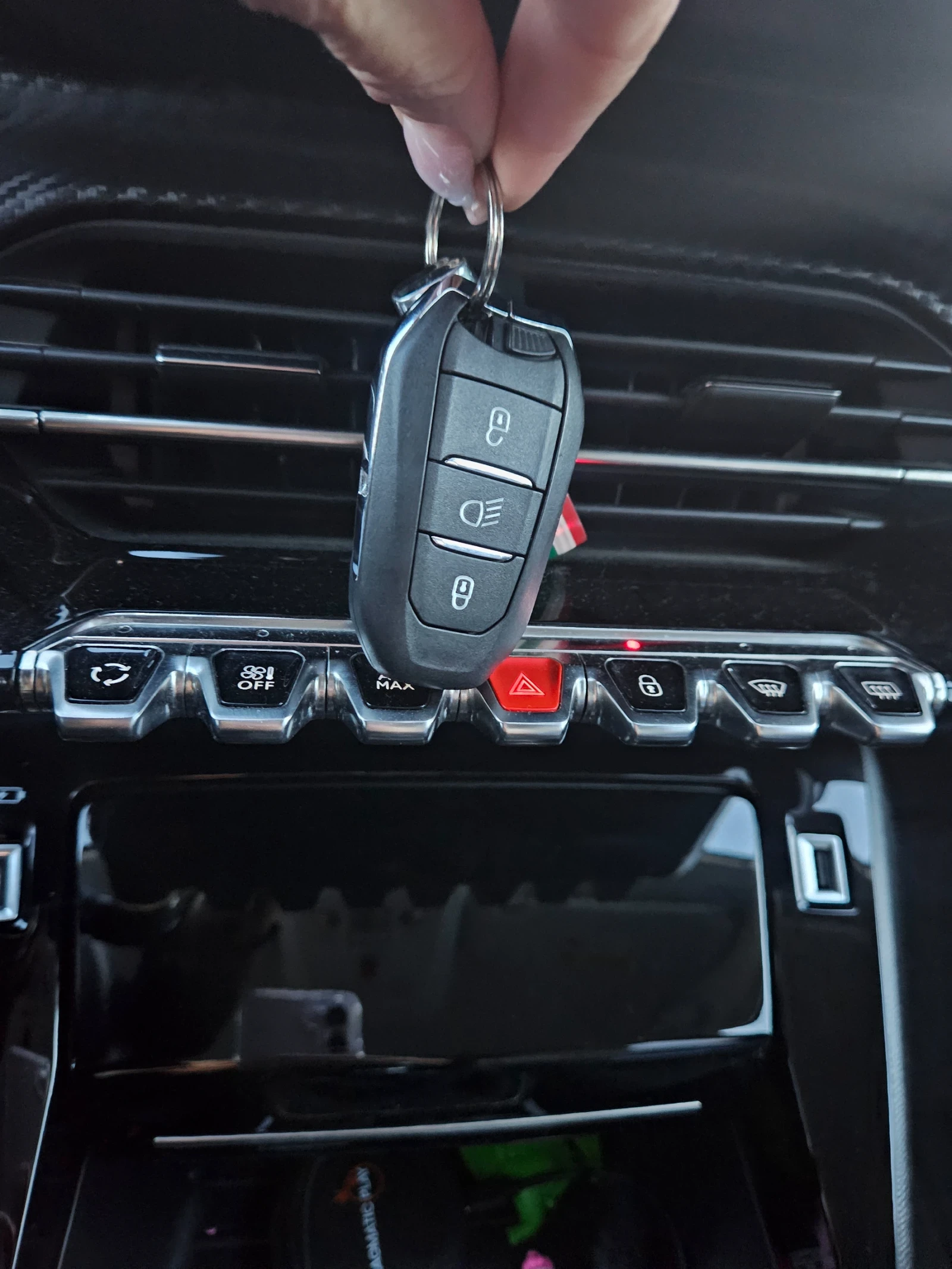 Peugeot 208, снимка 4 - Автомобили и джипове - 56449404