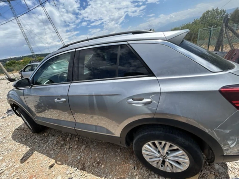 VW T-Roc 1.0, снимка 2 - Автомобили и джипове - 52620683