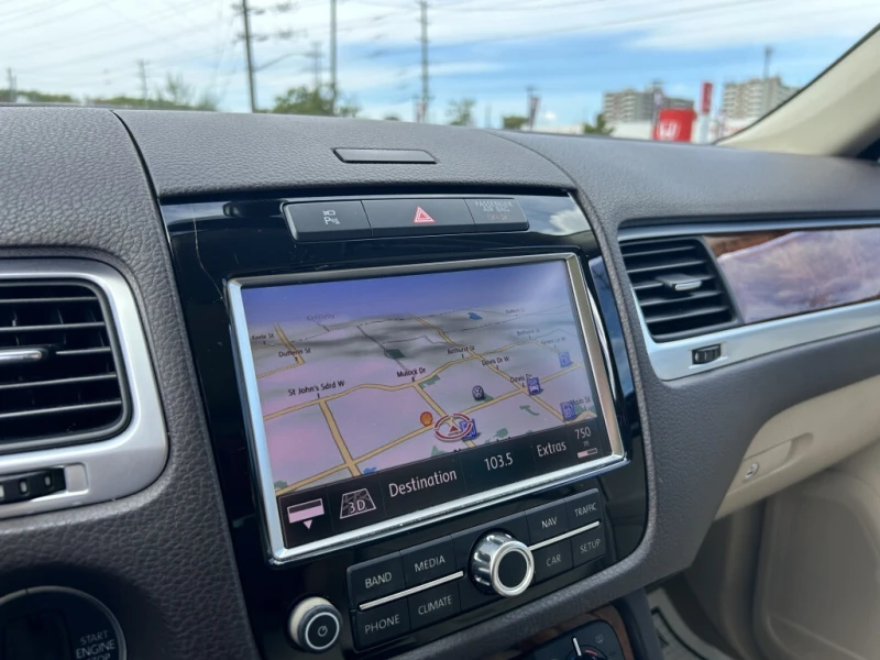 VW Touareg * АВТО КРЕДИТ* ЦЕНА ДО БГ * СЕРВИЗНА ИСТОРИЯ * , снимка 13 - Автомобили и джипове - 52754277