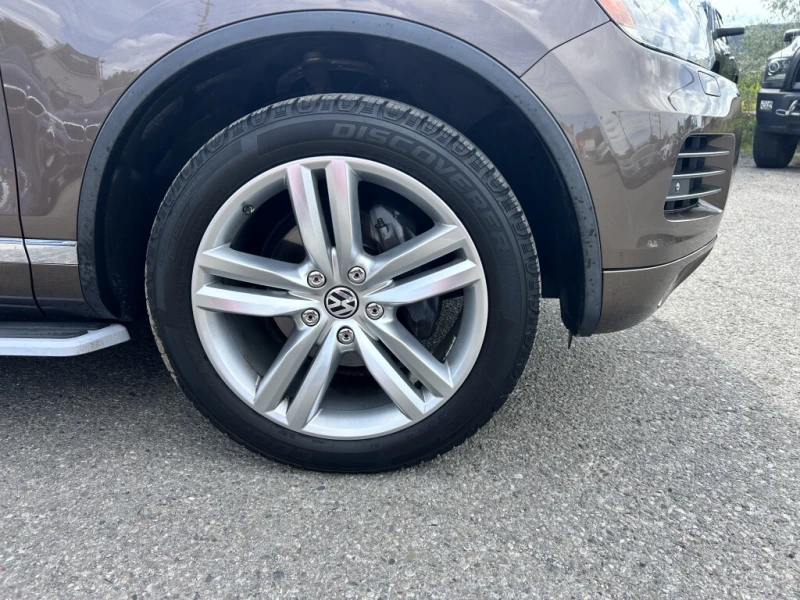 VW Touareg * АВТО КРЕДИТ* ЦЕНА ДО БГ * СЕРВИЗНА ИСТОРИЯ * , снимка 9 - Автомобили и джипове - 52754277