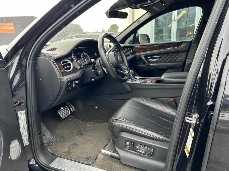 Bentley Bentayga W12 С РЕГИСТРАЦИЯ & АВТО КРЕДИТ , снимка 6 - Автомобили и джипове - 53600274