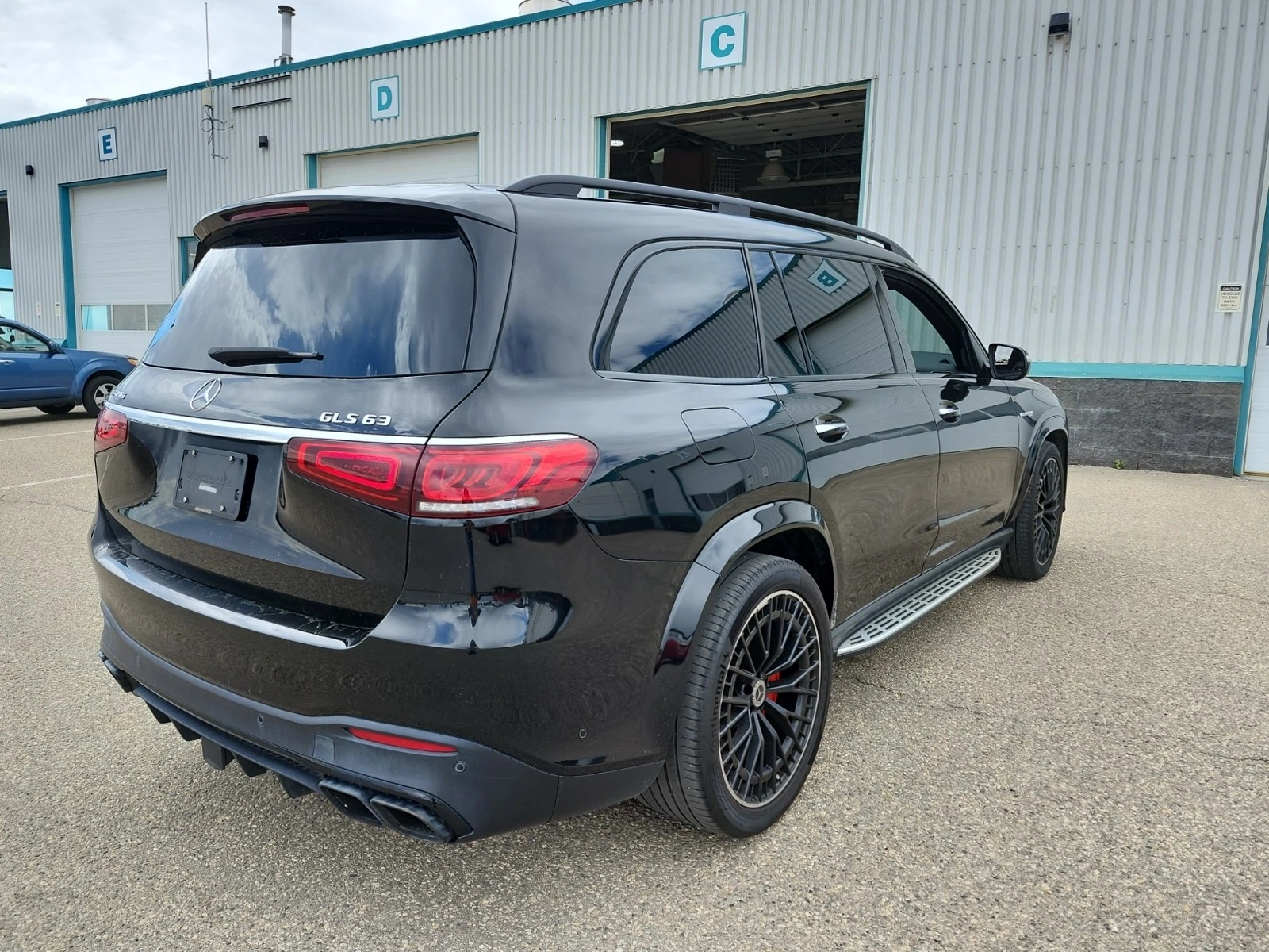 Mercedes-Benz GLS 63 AMG * ЦЕНА ДО БЪЛГАРИЯ * (CARFAX) - изображение 4