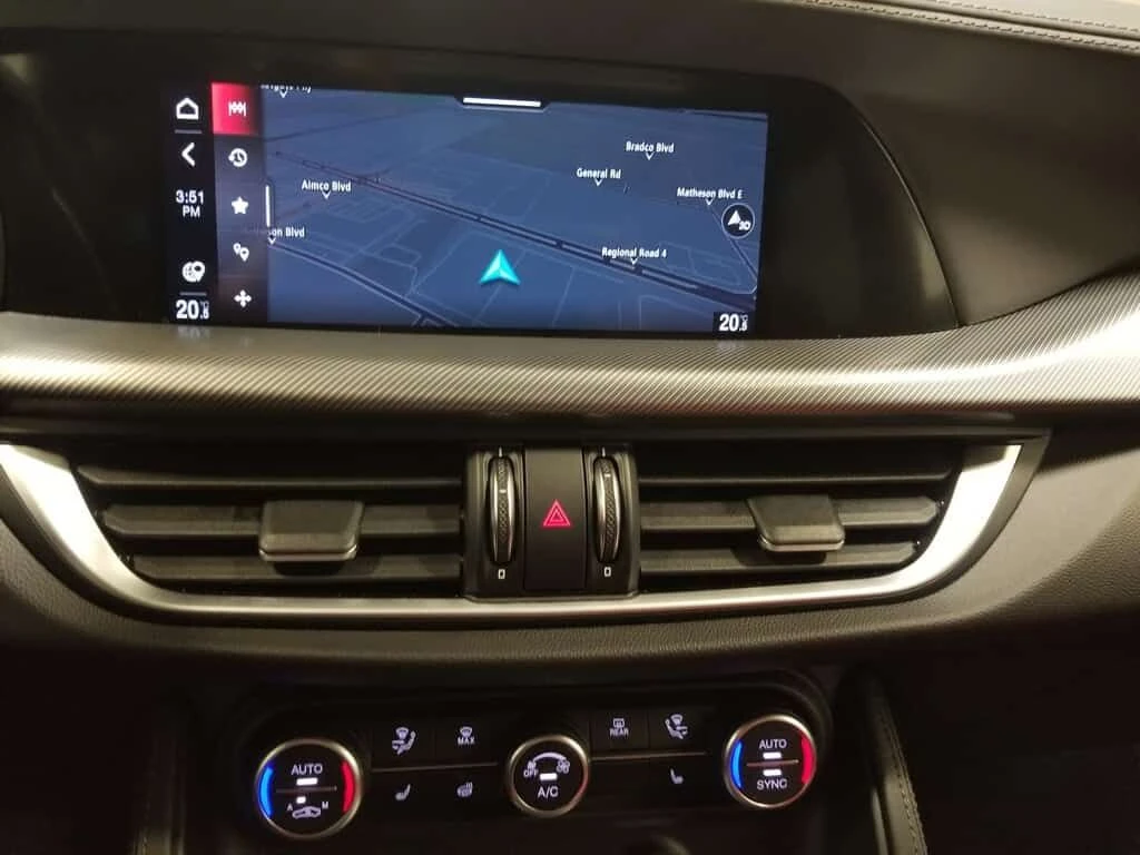 Alfa Romeo Stelvio * ti Panoramic Sunroof, Navigation System, Harman , снимка 14 - Автомобили и джипове - 53975885