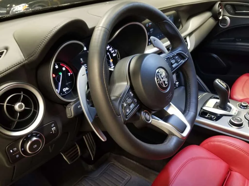 Alfa Romeo Stelvio * ti Panoramic Sunroof, Navigation System, Harman , снимка 12 - Автомобили и джипове - 53975885