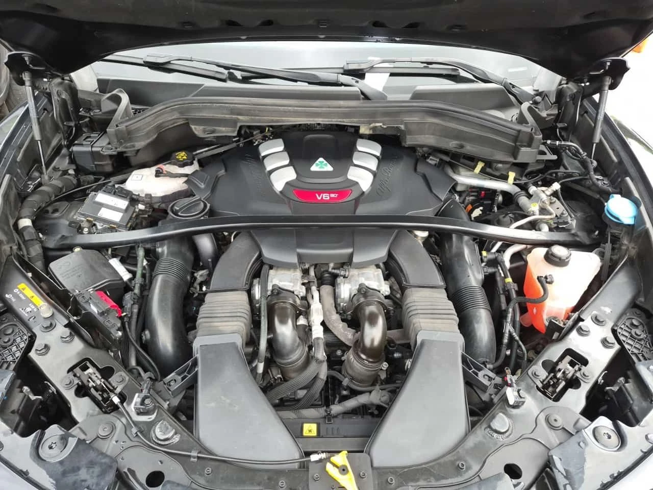 Alfa Romeo Stelvio * QUADRIFOGLIO* АВТОКРЕДИТ БЕЗ ПЪРВОНАЧАЛНА ВНОСКА, снимка 17 - Автомобили и джипове - 55227660