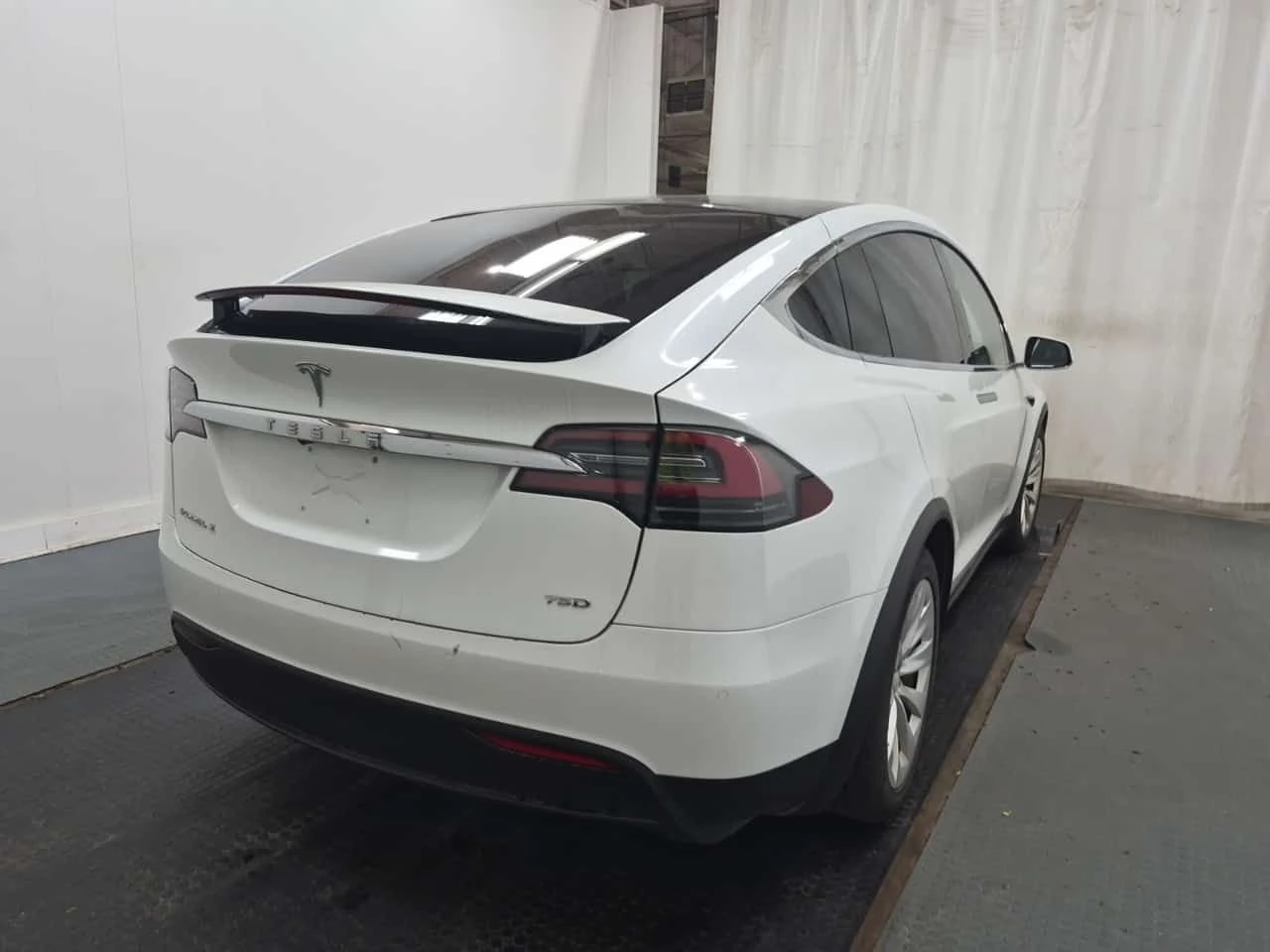 Tesla Model X * 75D * CARFAX * БЕЗ ПЪРВОНАЧАЛНА ВНОСКА, снимка 3 - Автомобили и джипове - 55475779