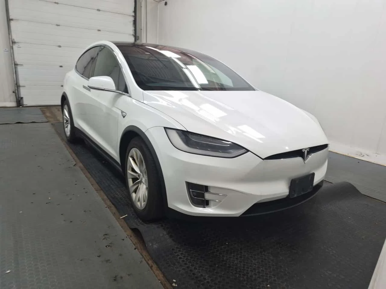 Tesla Model X * 75D * CARFAX * БЕЗ ПЪРВОНАЧАЛНА ВНОСКА, снимка 2 - Автомобили и джипове - 55475779