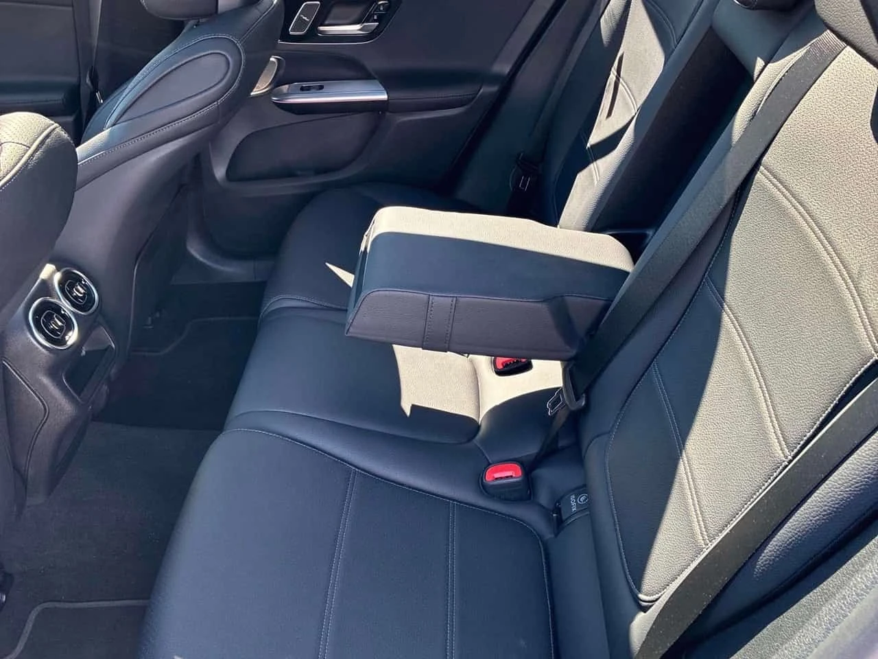 Mercedes-Benz GLC 300 * CARFAX * ОПЦИЯ ЗА ФИНАНСИРАНЕ, снимка 12 - Автомобили и джипове - 56223781