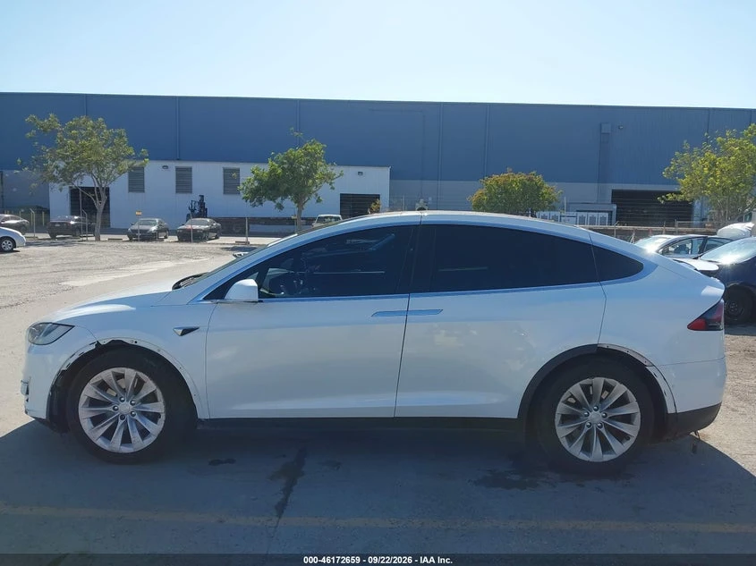 Tesla Model X 90D AWD, снимка 13 - Автомобили и джипове - 56332258