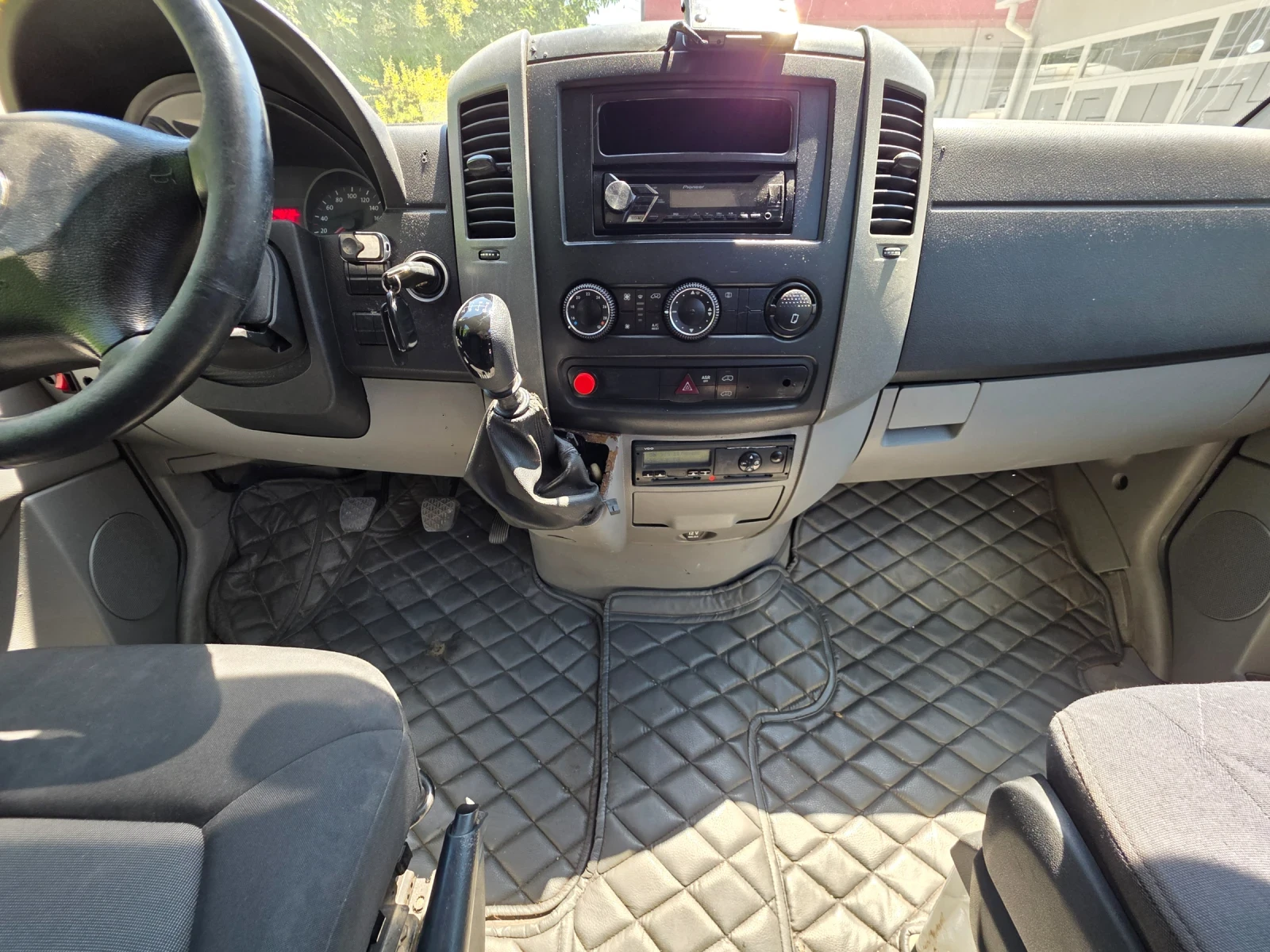 VW Crafter 2.0TDI, снимка 11 - Бусове и автобуси - 55531432