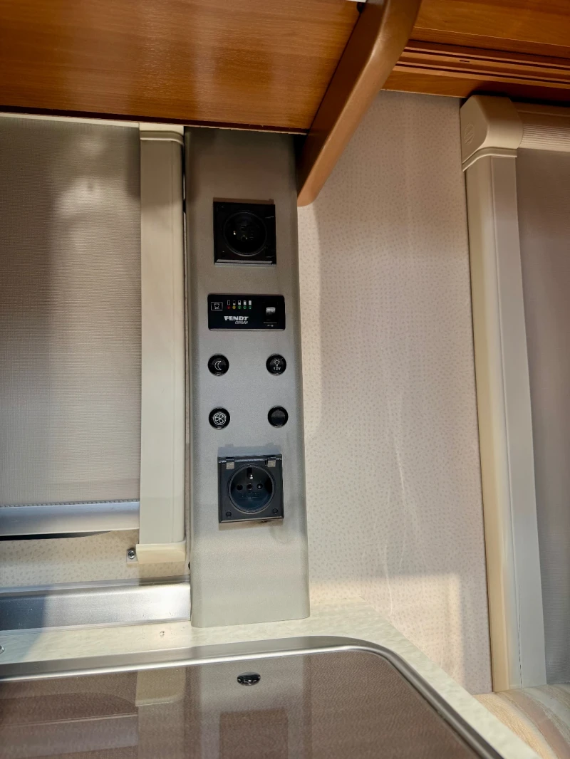 Каравана Fendt Platin 470, снимка 10 - Каравани и кемпери - 52174043