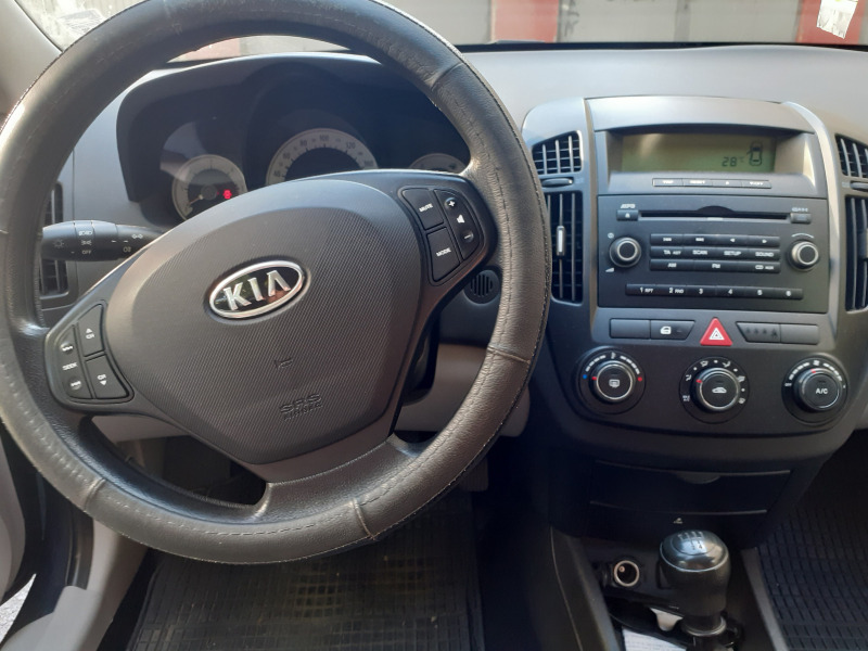 Kia Ceed 1.6 CRDI 90к.с Дизел, снимка 3 - Автомобили и джипове - 46294872